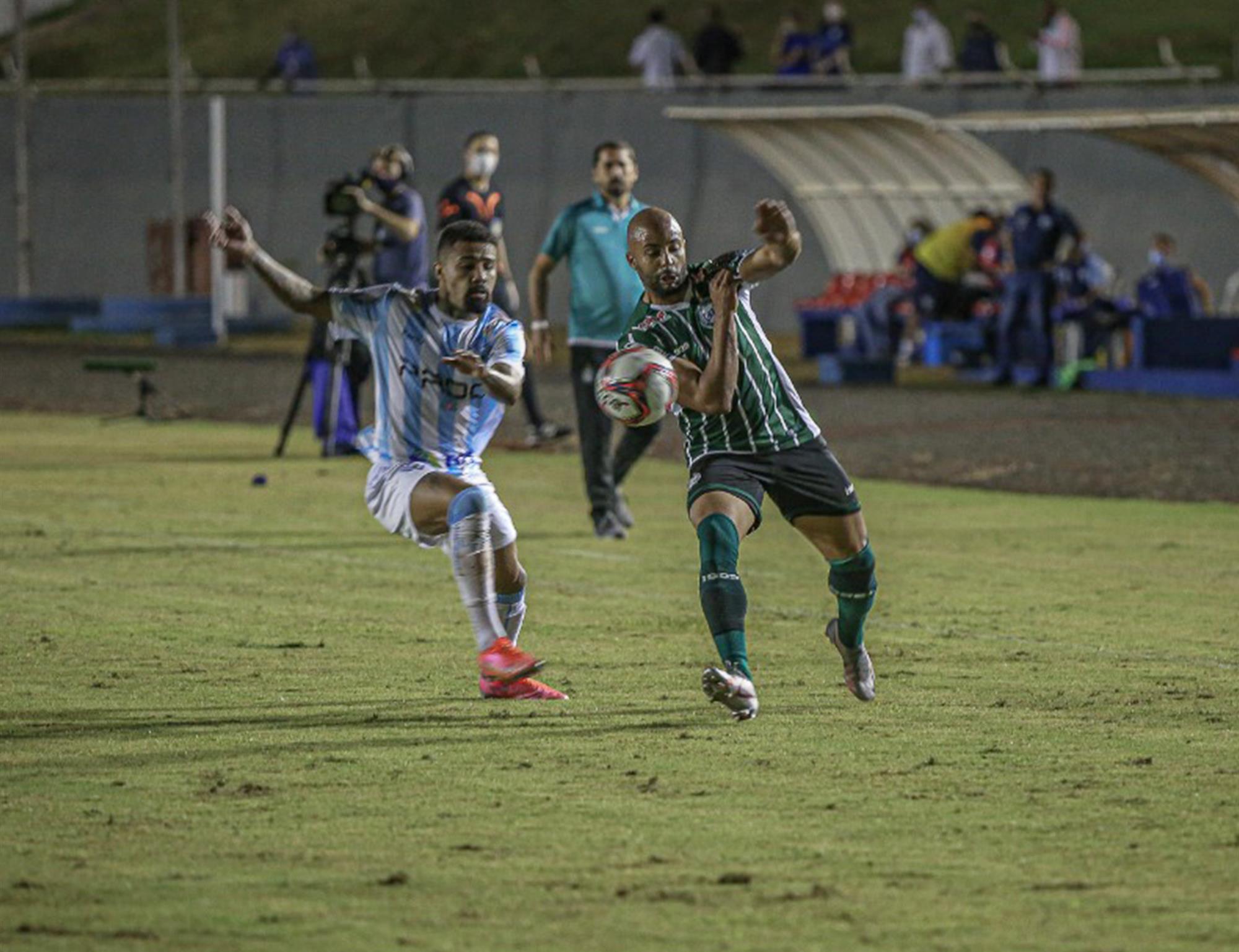 Londrina vence o Coritiba no Café com gol no segundo tempo